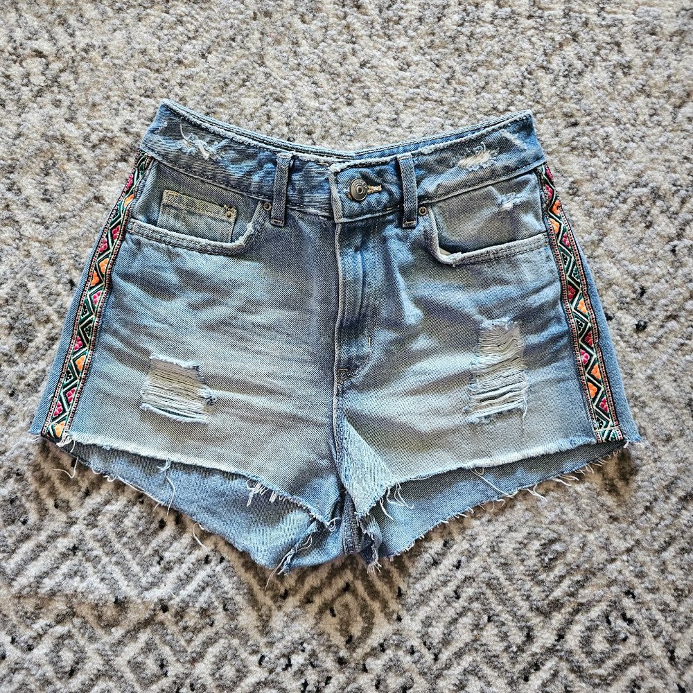 Coachella x HM Distressed Festival Vibez Denim Shorts SZ 4 SMALL